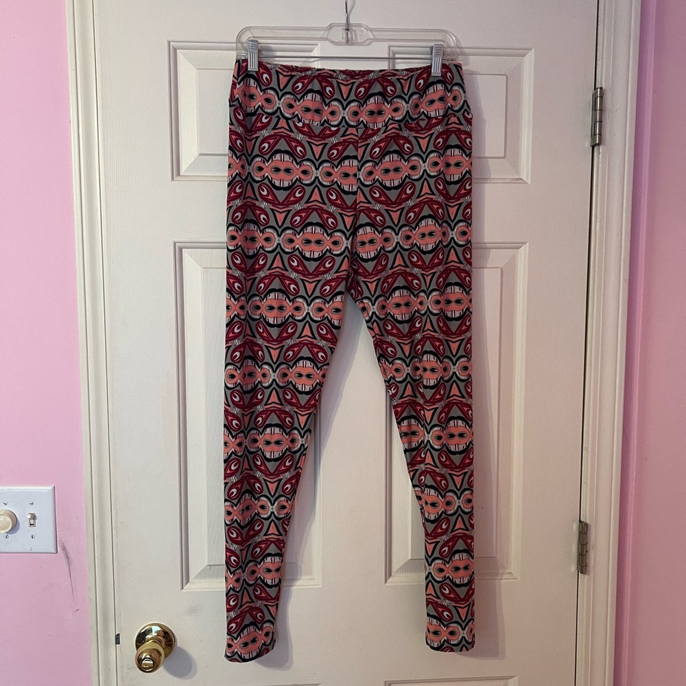Woman’s Lularoe OS Tall/ Curvy Printed Leggings